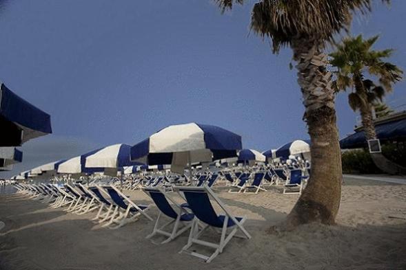 Hotel Bagni Lido Vada Bagian luar foto